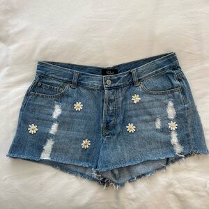 Like-New Hardly Worn Rails Denim Cut Off Shorts with Daisies